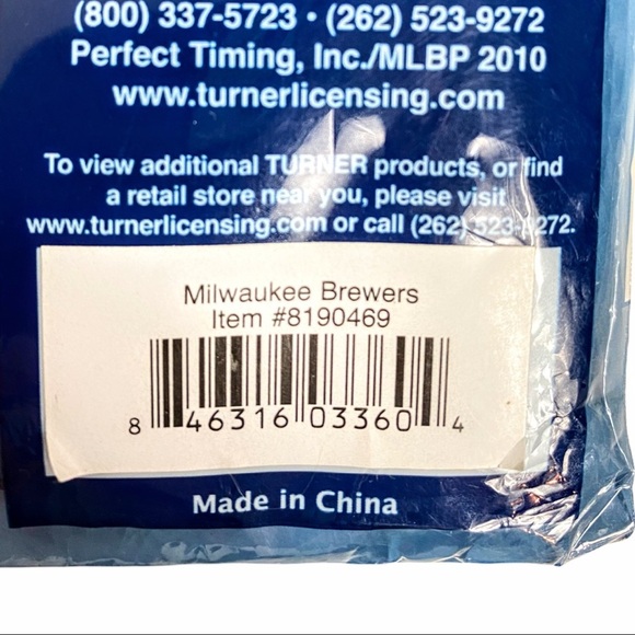 NIP Milwaukee Brewers STRETCHABLE BOOK COVER - Picture 2 of 7